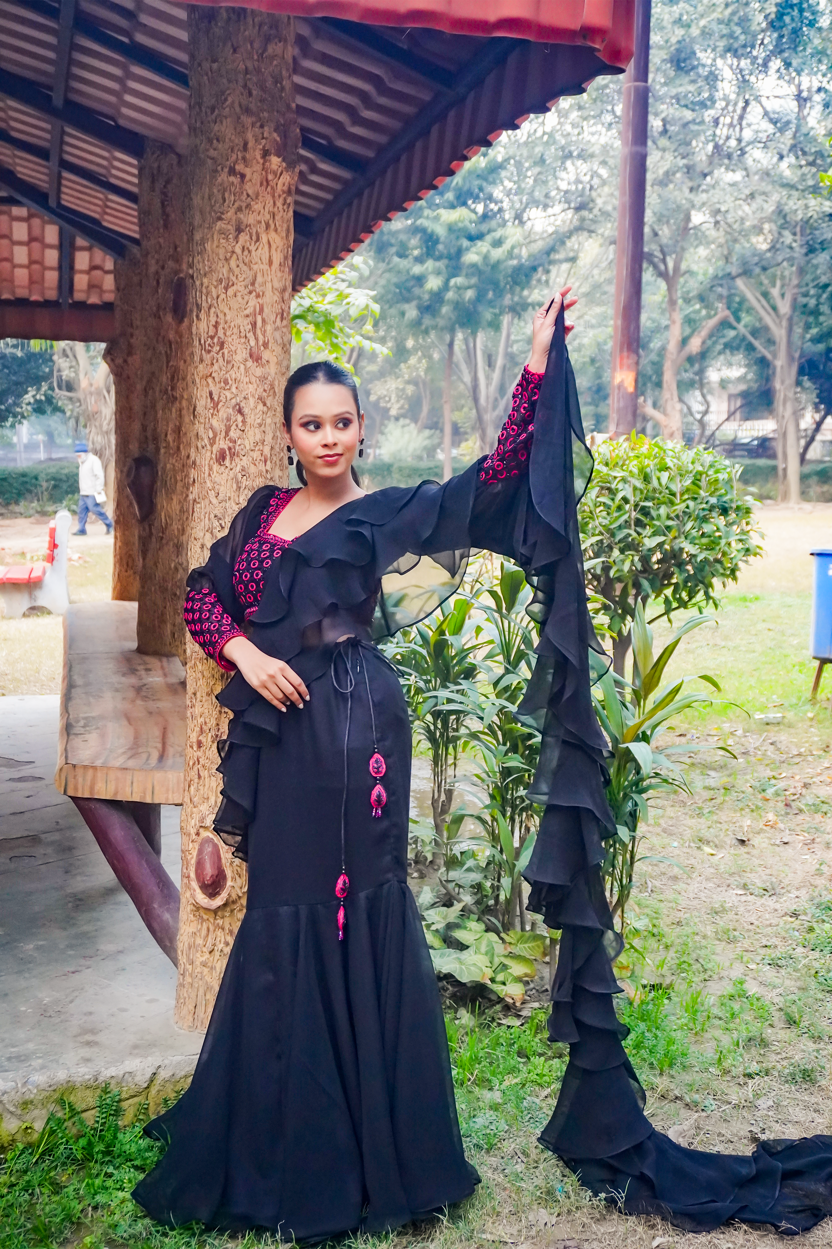 Gulabi Saaya Saree
