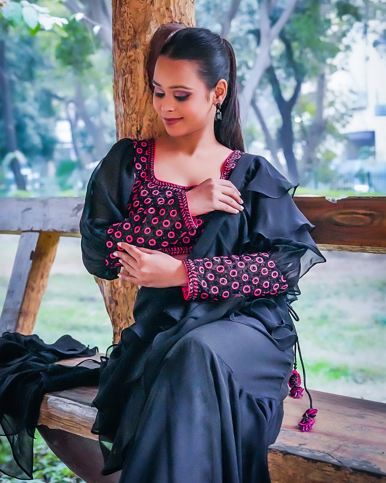 Gulabi Saaya Saree