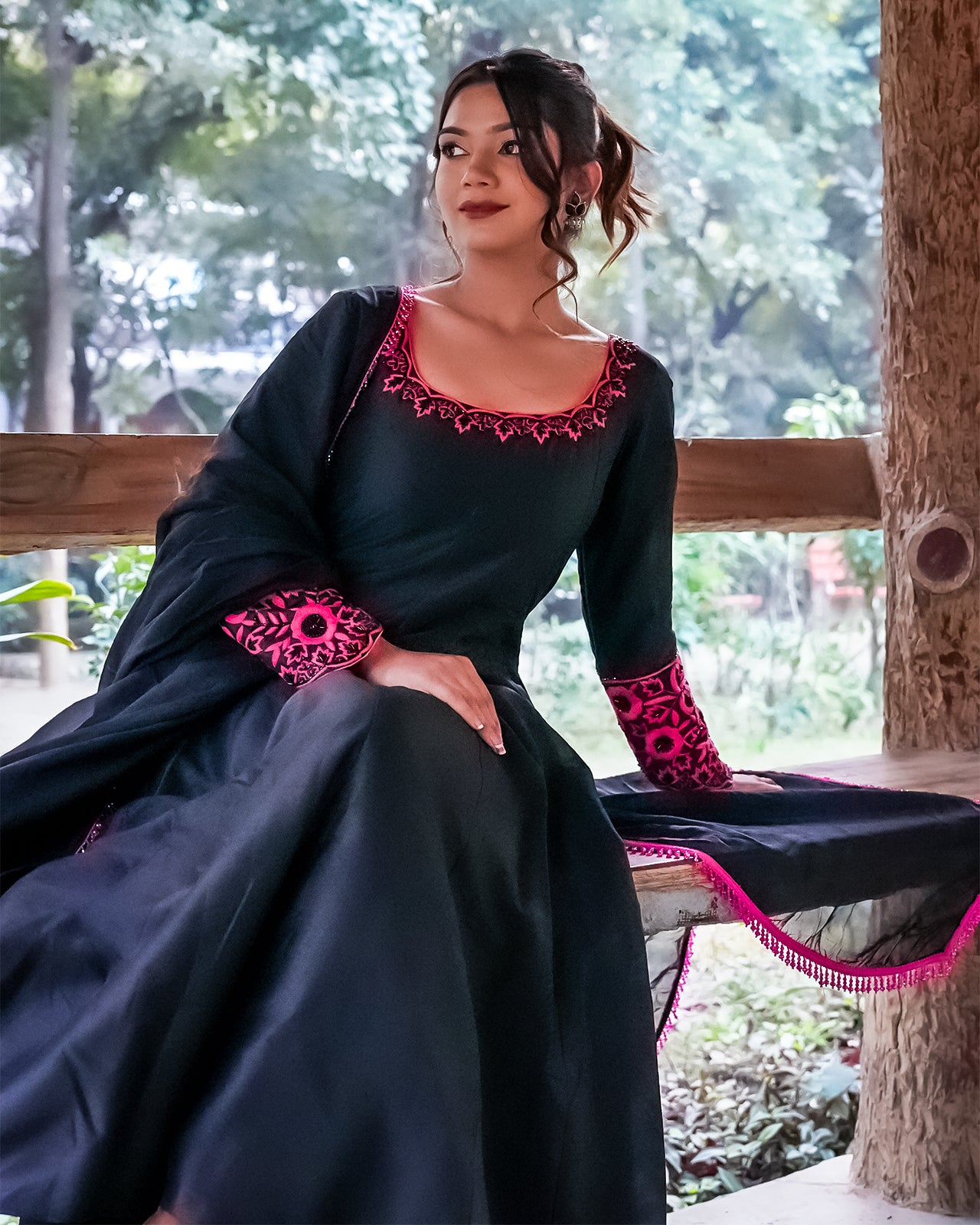 Gulabi Saaya Anarkali