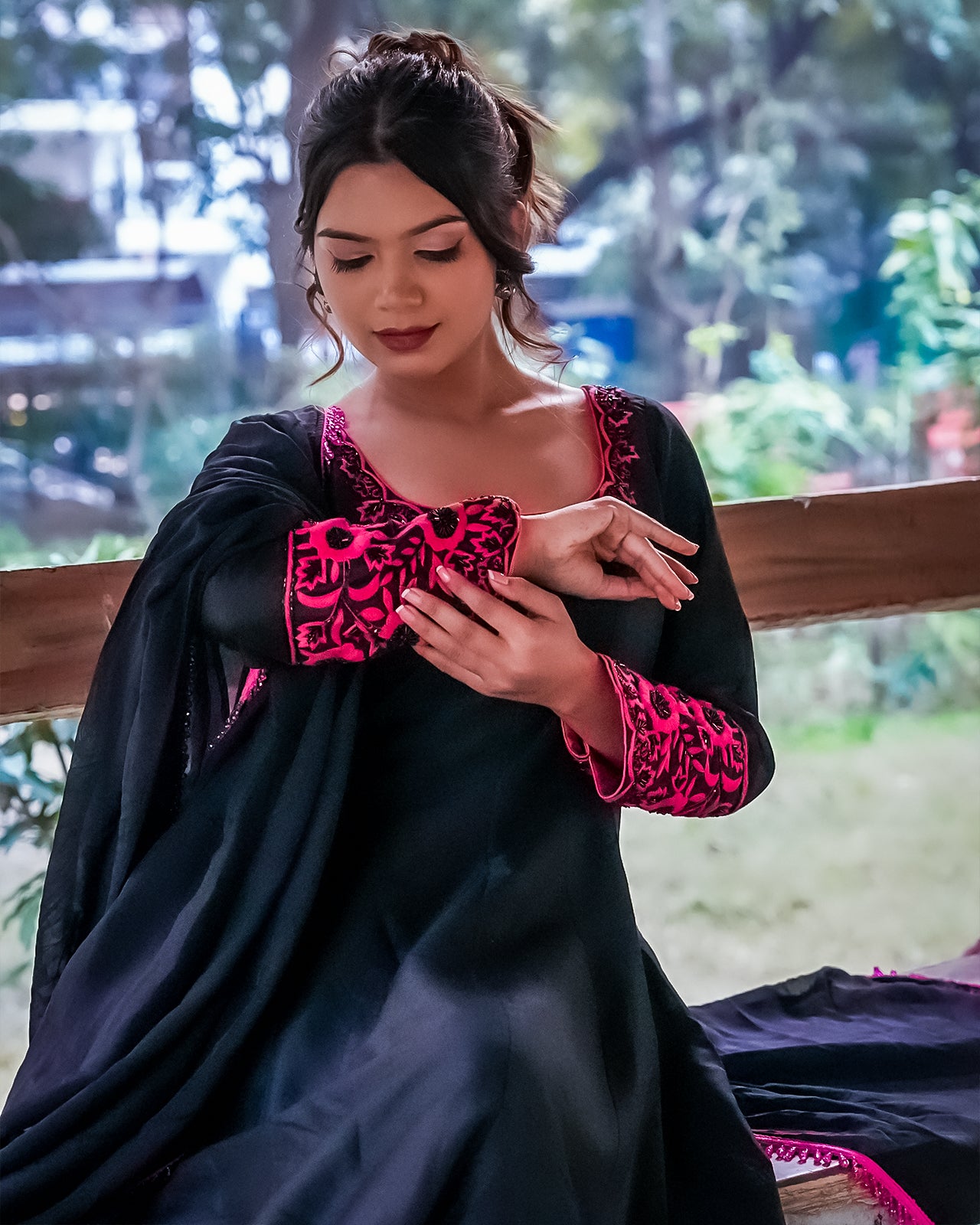 Gulabi Saaya Anarkali