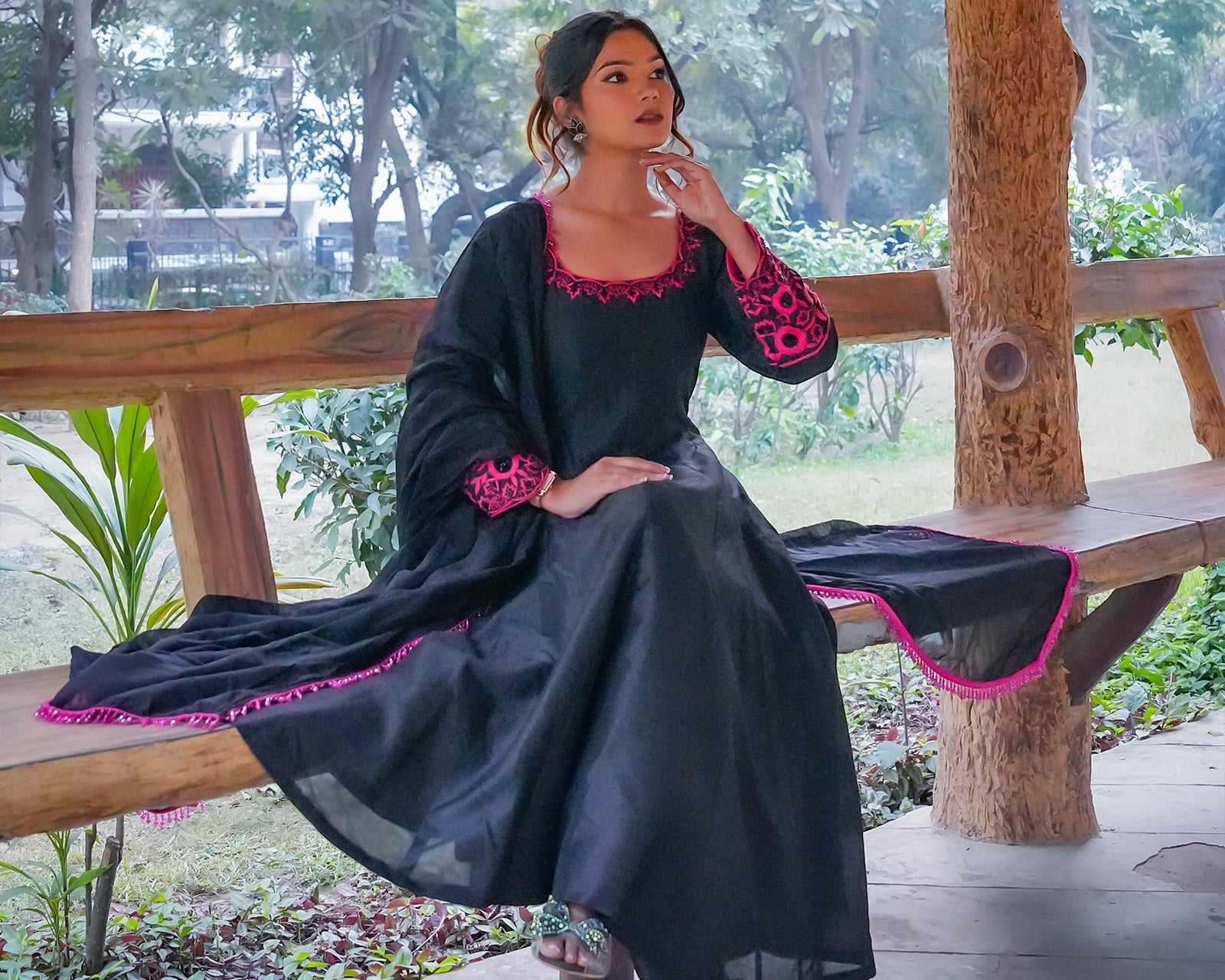 Gulabi Saaya Anarkali