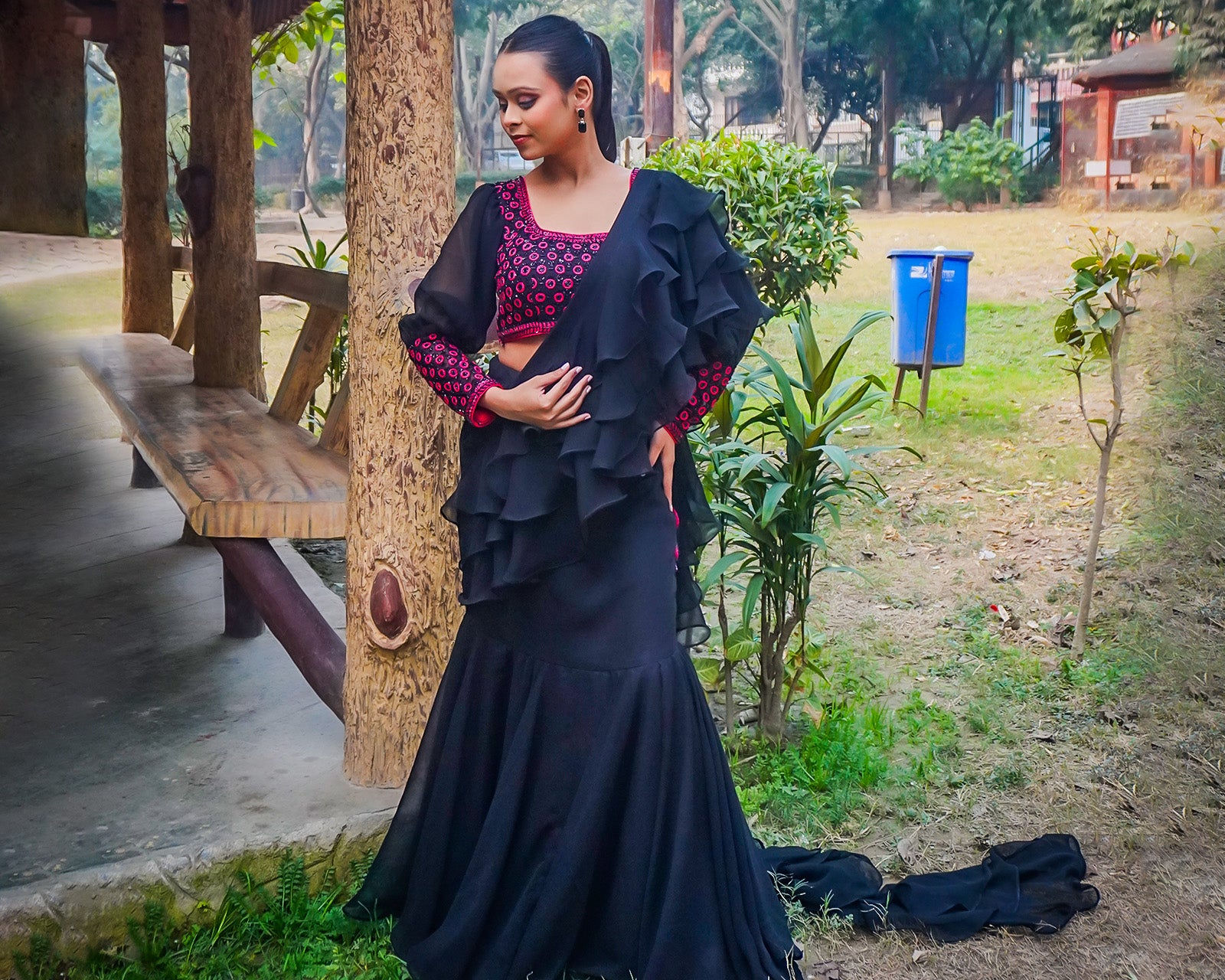 Gulabi Saaya Saree
